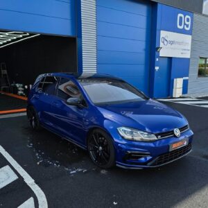 Volkswagen Golf R avec jantes noires préparée par vitres-teintees-albi-teint-auto à Albi, Gaillac, Montauban, Castres, Lavaur, Graulhet,